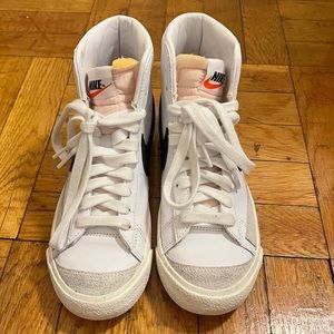Size 5M/6.5W Nike Blazer Mid 77 Vintage White Black